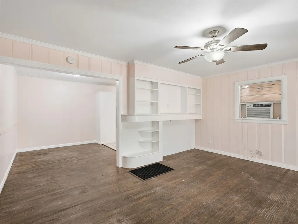 207 Hartsdale Drive Dallas TX 75211