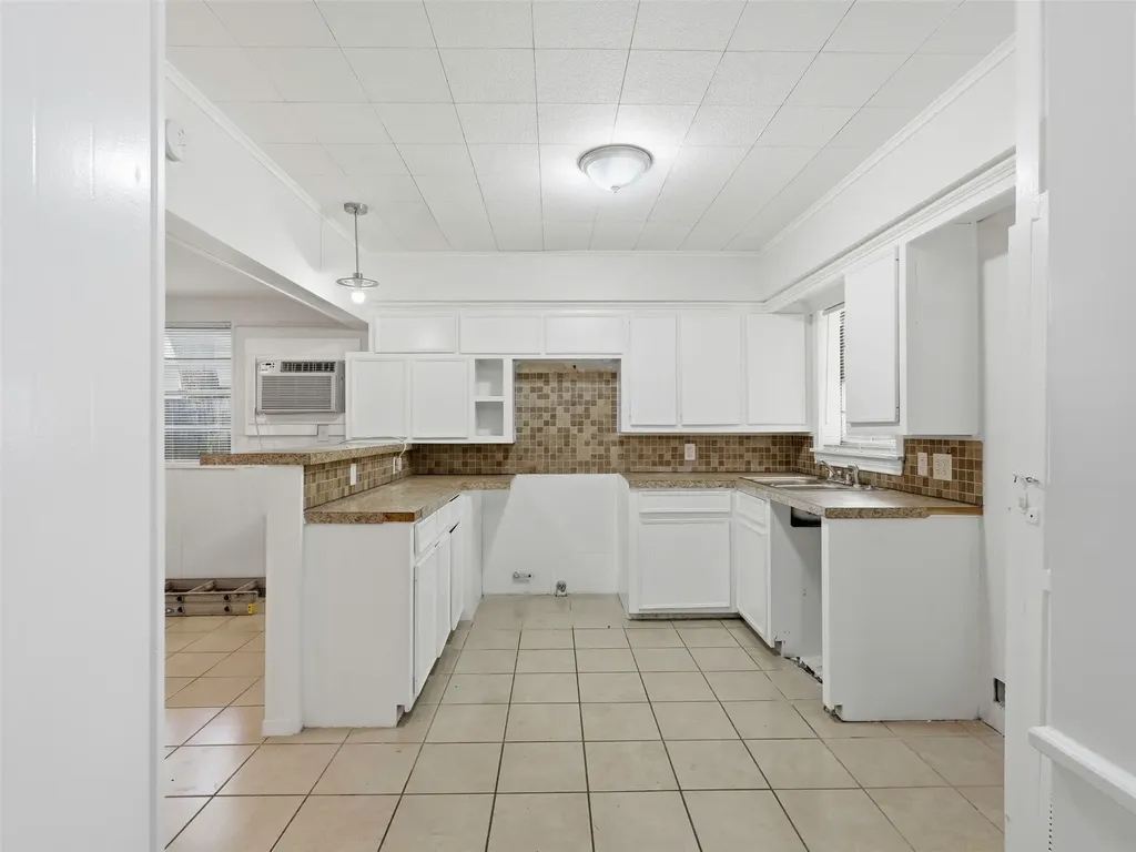 207 Hartsdale Drive Dallas TX 75211