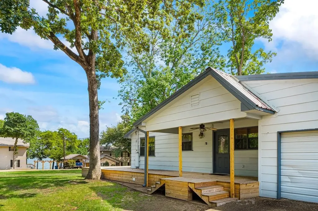 2103 Wildwood Way Tool TX 75143
