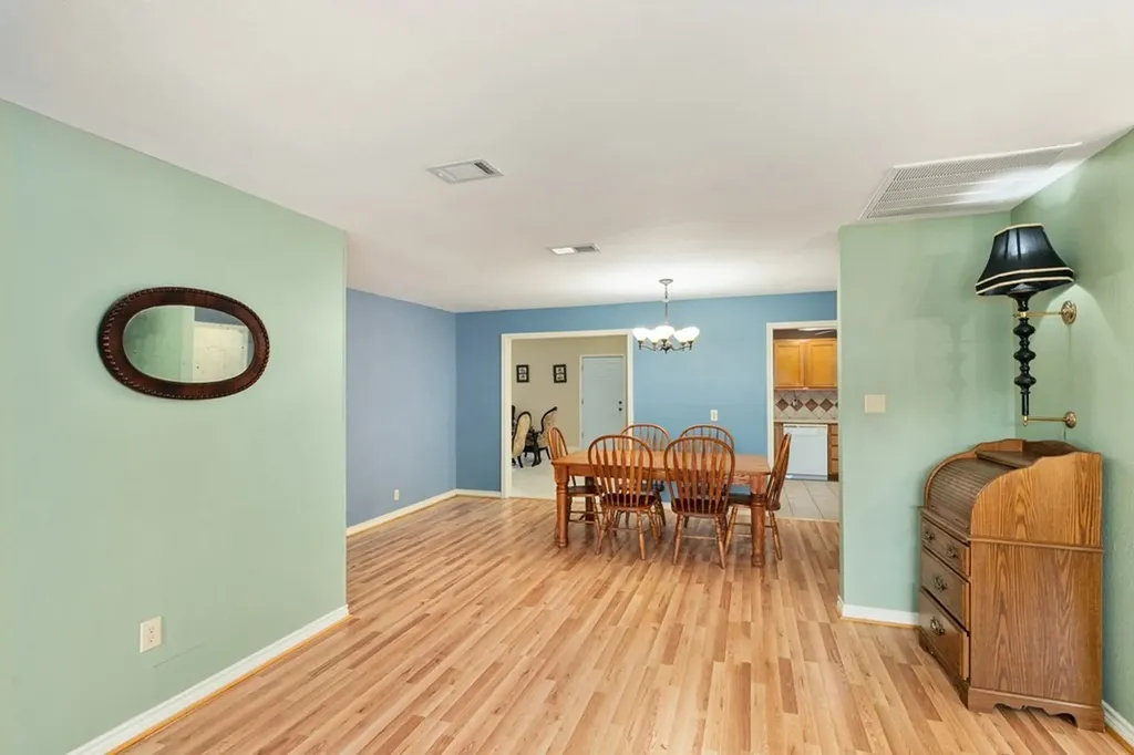 2103 Wildwood Way Tool TX 75143