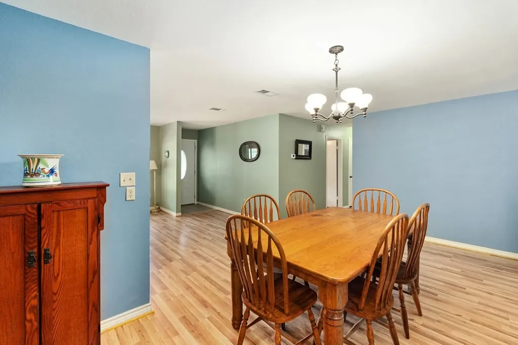 2103 Wildwood Way Tool TX 75143