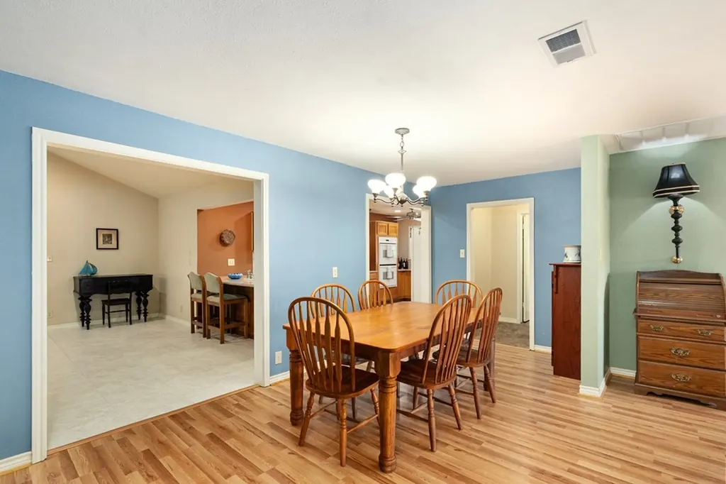 2103 Wildwood Way Tool TX 75143