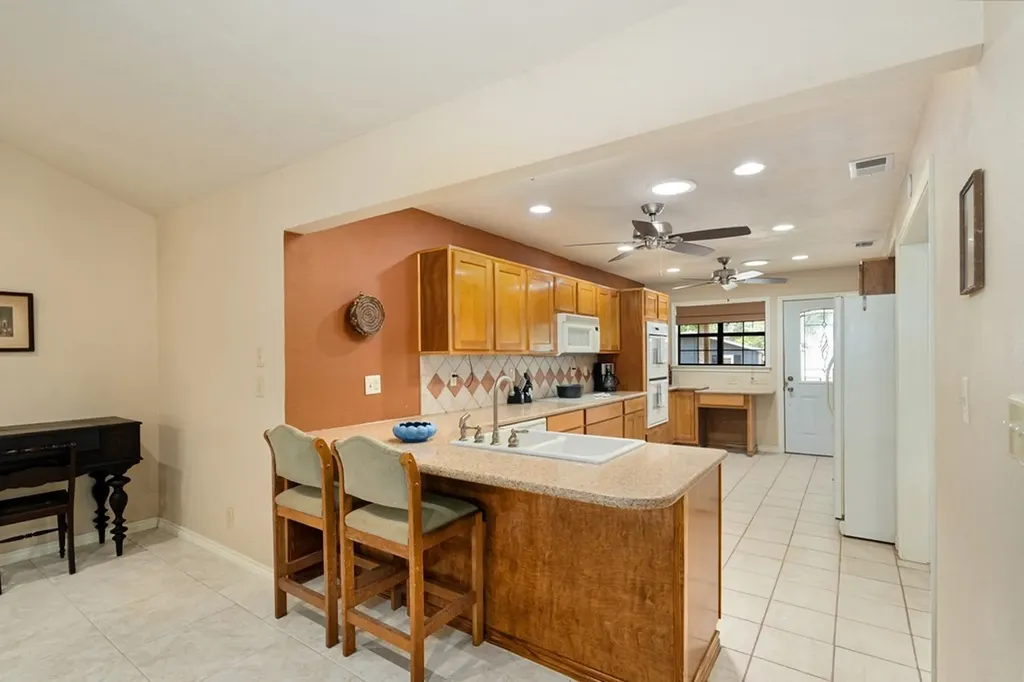 2103 Wildwood Way Tool TX 75143