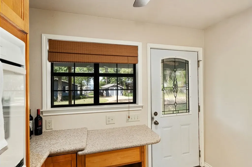 2103 Wildwood Way Tool TX 75143