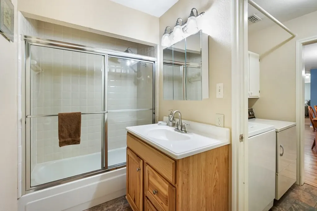 2103 Wildwood Way Tool TX 75143