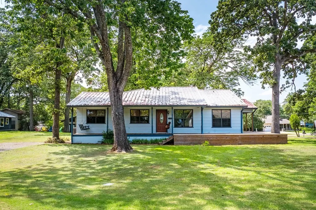 2103 Wildwood Way Tool TX 75143