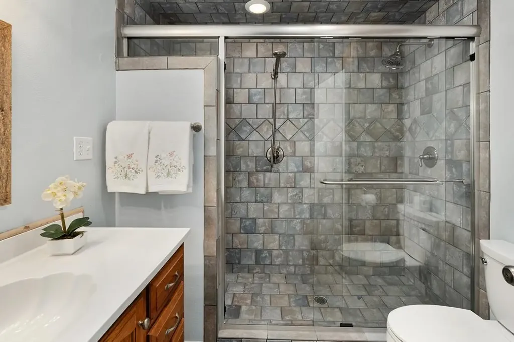 2103 Wildwood Way Tool TX 75143