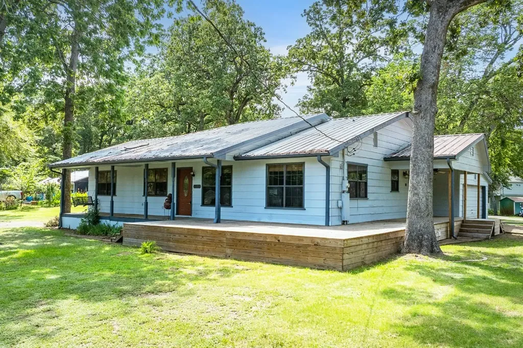 2103 Wildwood Way Tool TX 75143