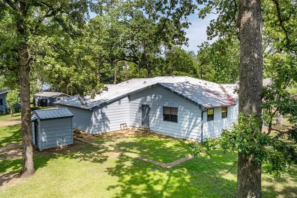 2103 Wildwood Way Tool TX 75143