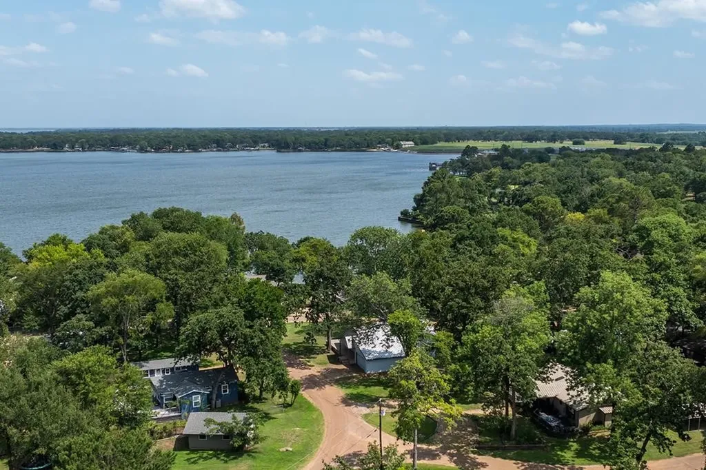2103 Wildwood Way Tool TX 75143