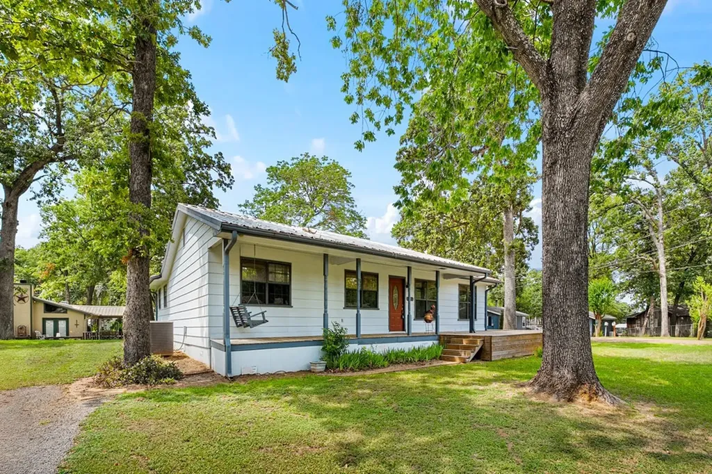 2103 Wildwood Way Tool TX 75143
