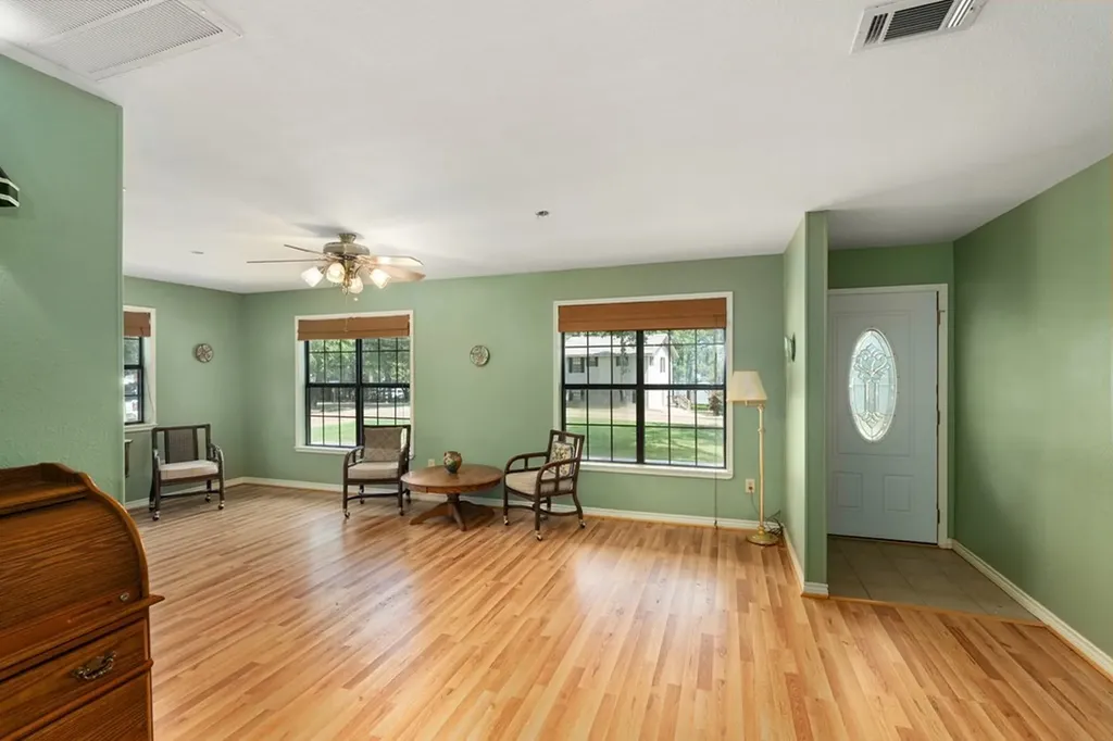 2103 Wildwood Way Tool TX 75143
