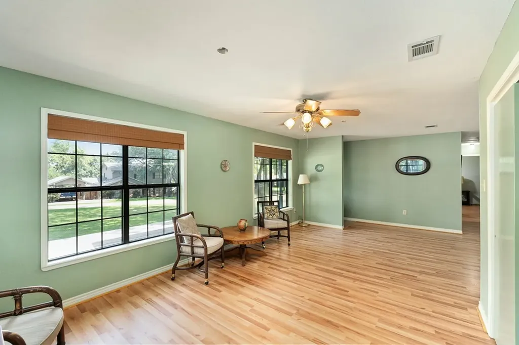 2103 Wildwood Way Tool TX 75143