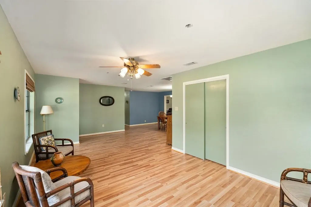 2103 Wildwood Way Tool TX 75143
