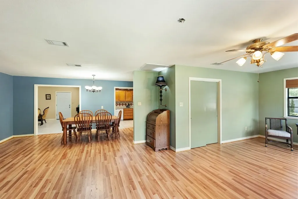 2103 Wildwood Way Tool TX 75143