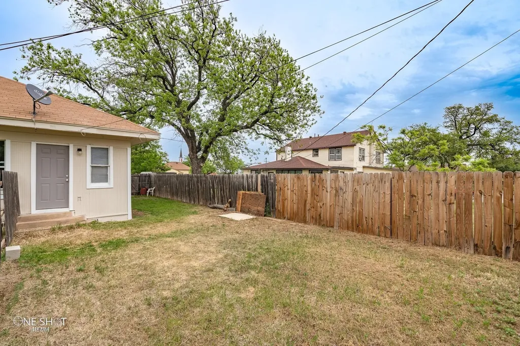 1711 N 3rd Street Abilene TX 79603