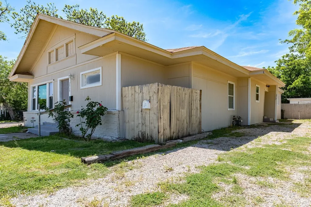 1711 N 3rd Street Abilene TX 79603