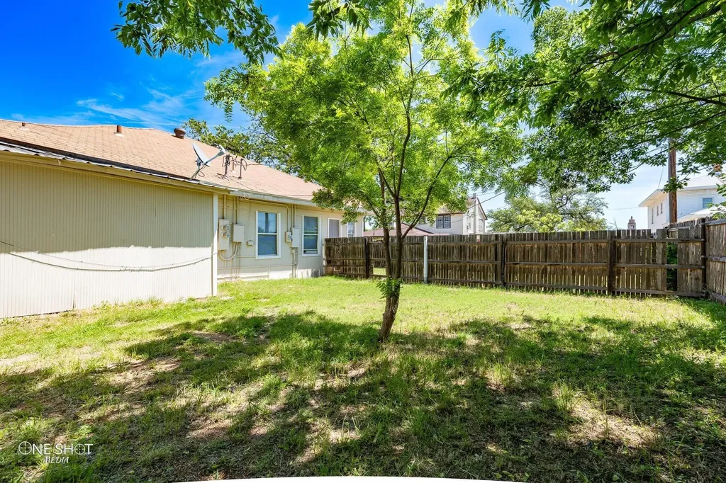 1711 N 3rd Street Abilene TX 79603