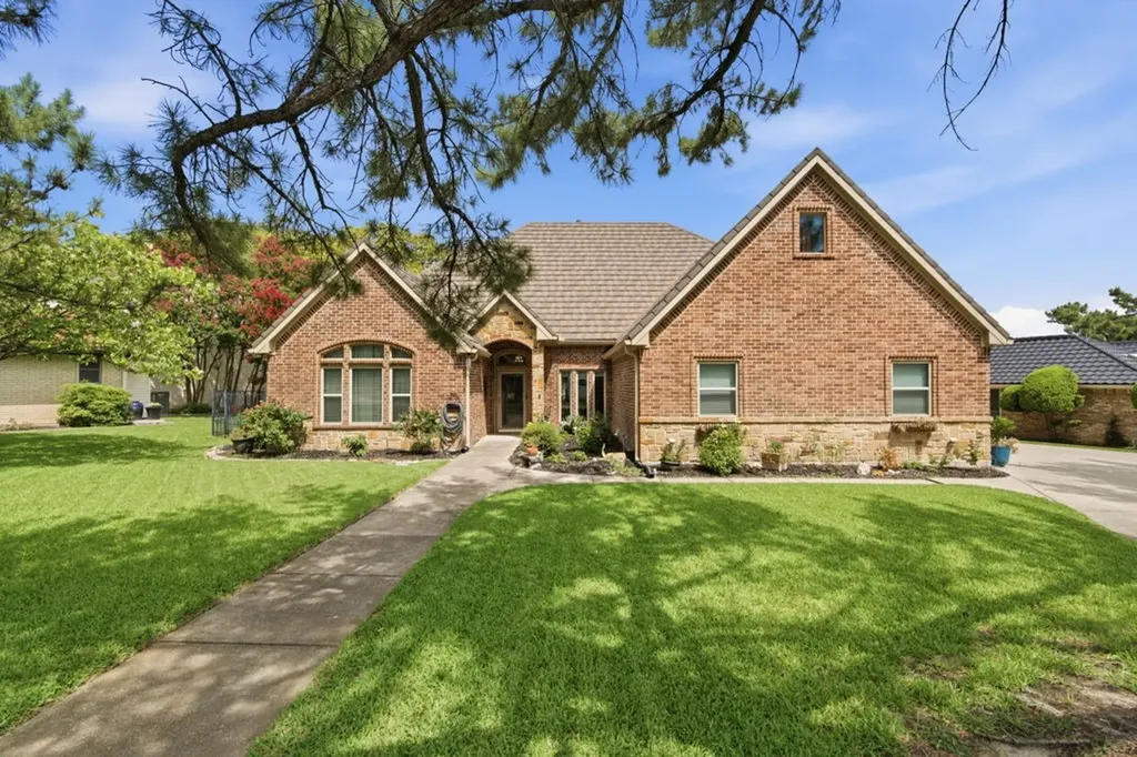 325 Driftwood Court Azle TX 76020