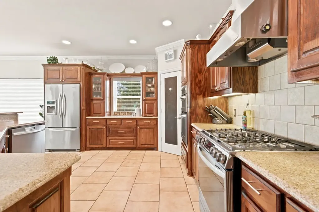 325 Driftwood Court Azle TX 76020