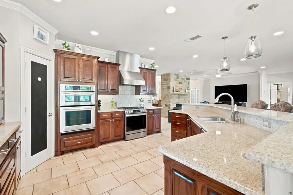 325 Driftwood Court Azle TX 76020