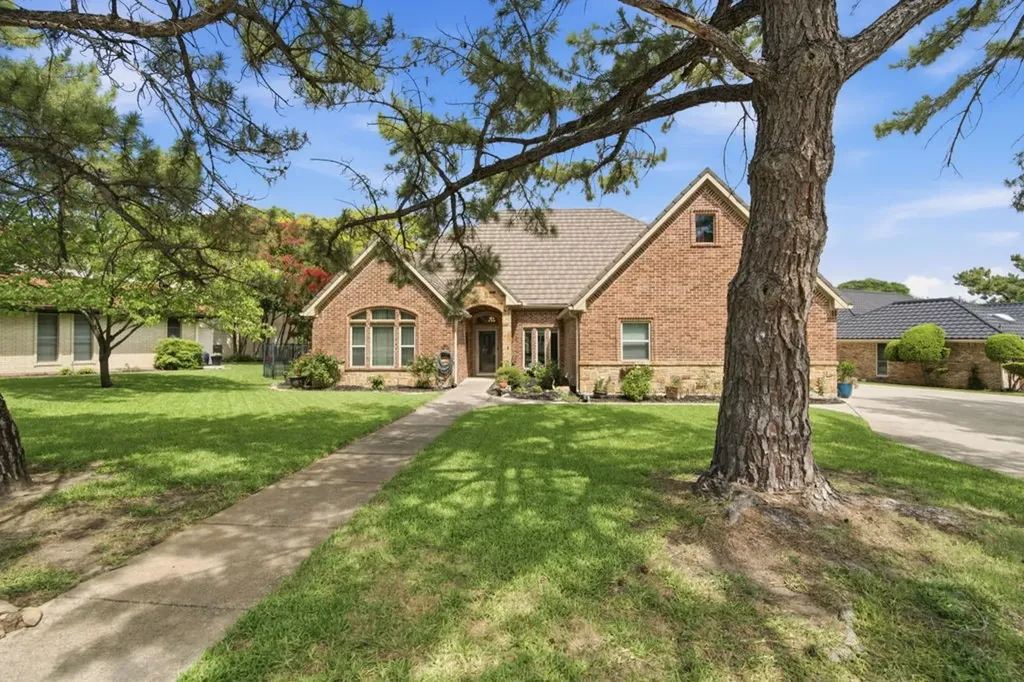 325 Driftwood Court Azle TX 76020