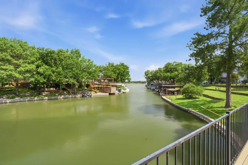 325 Driftwood Court Azle TX 76020