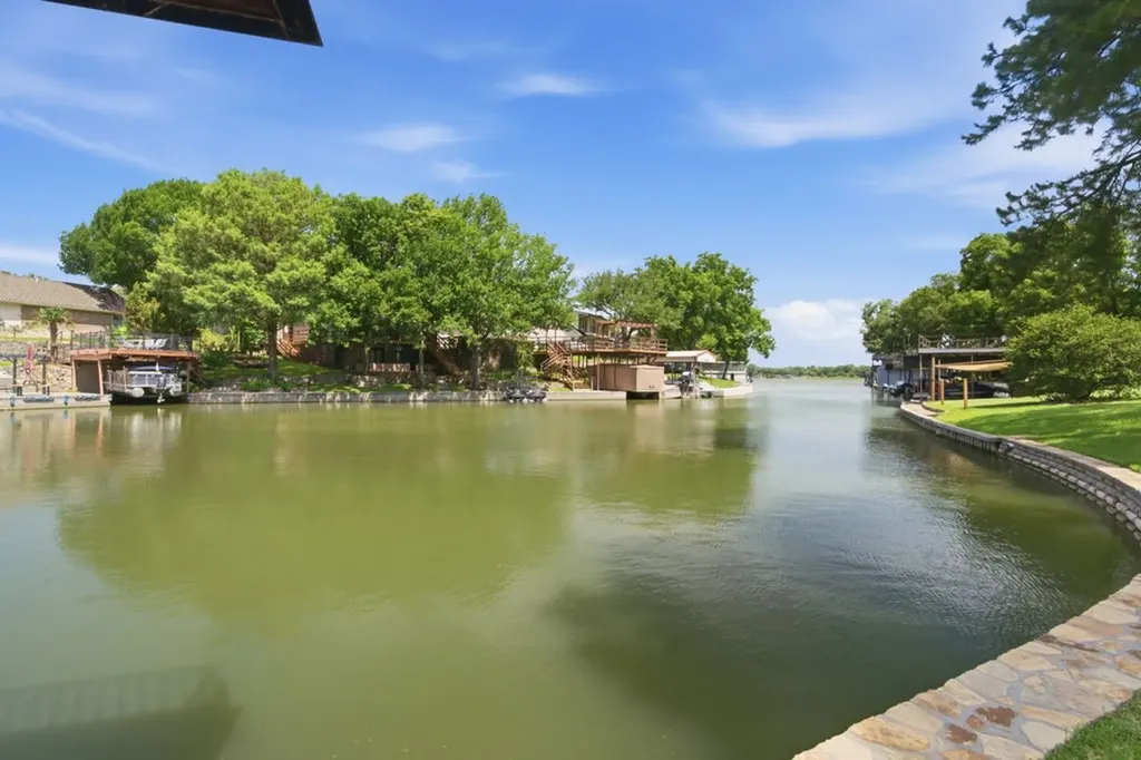 325 Driftwood Court Azle TX 76020