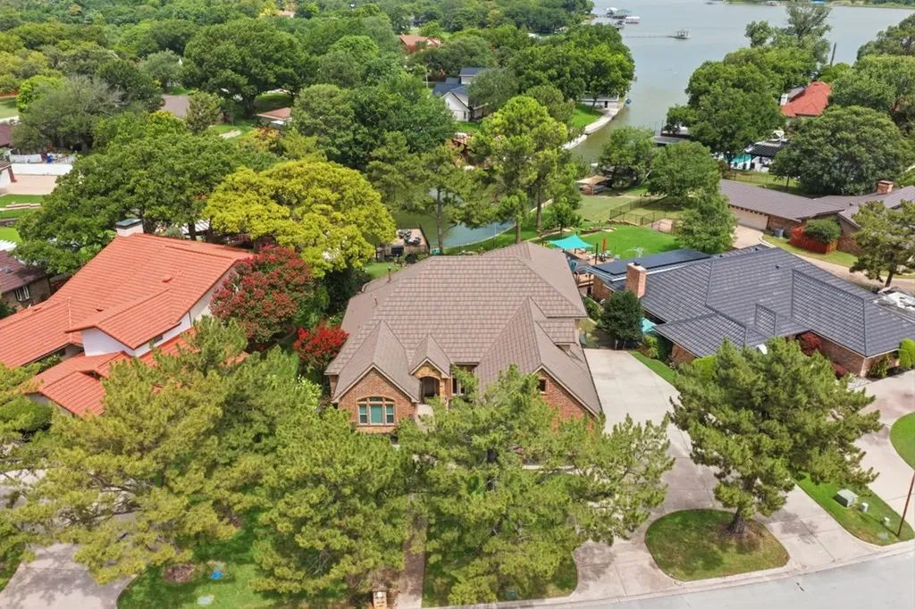 325 Driftwood Court Azle TX 76020