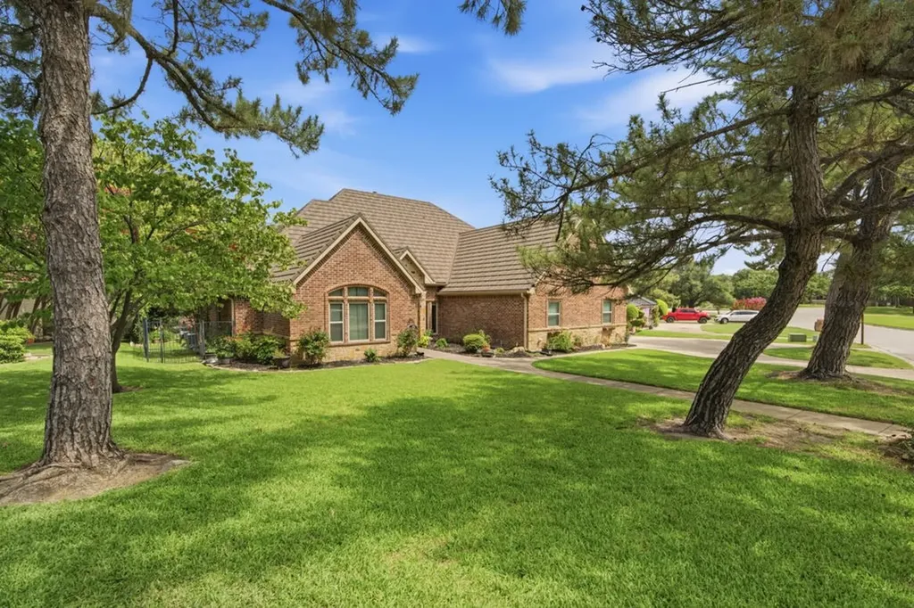 325 Driftwood Court Azle TX 76020