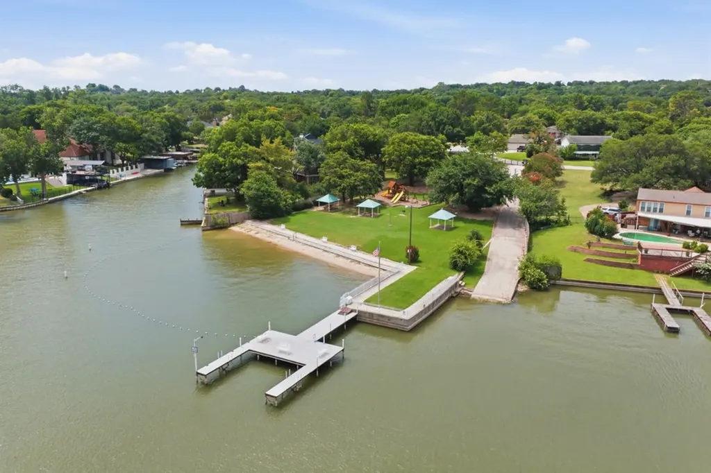 325 Driftwood Court Azle TX 76020