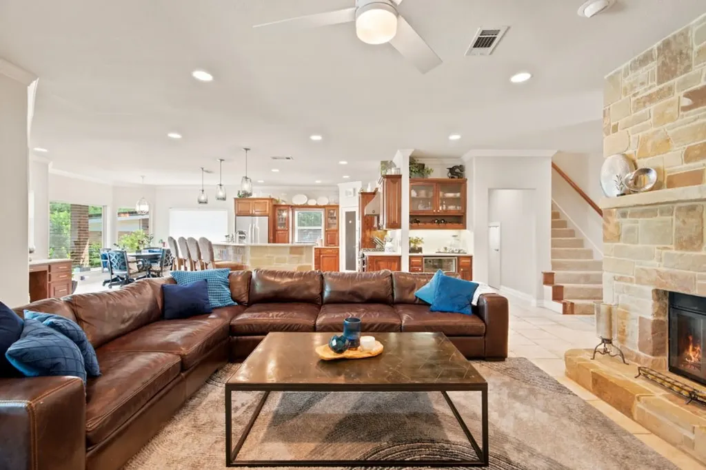 325 Driftwood Court Azle TX 76020