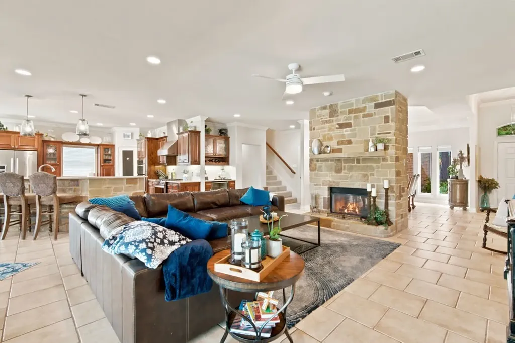 325 Driftwood Court Azle TX 76020