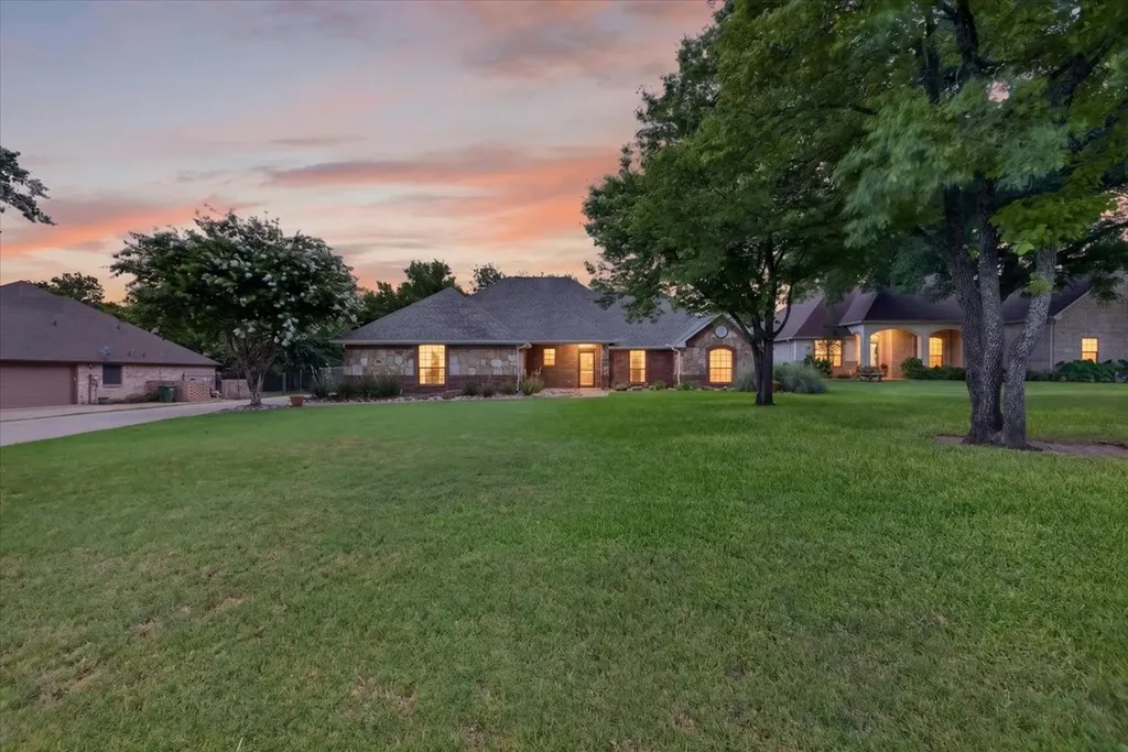 110 Heritage Place Glen Rose TX 76043