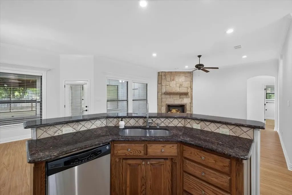 110 Heritage Place Glen Rose TX 76043