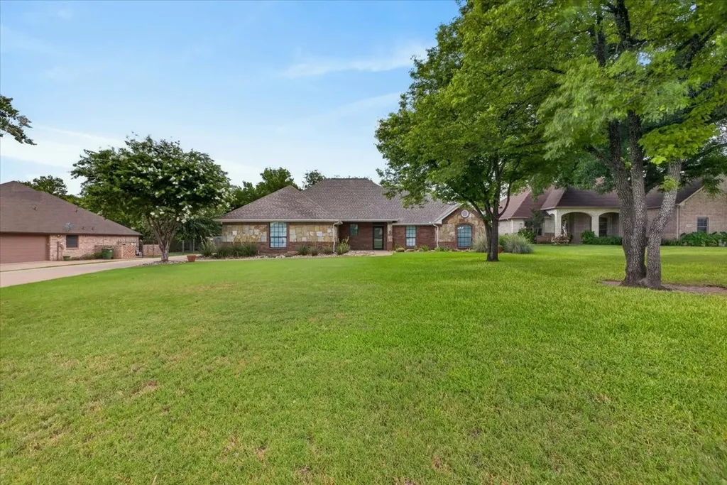 110 Heritage Place Glen Rose TX 76043