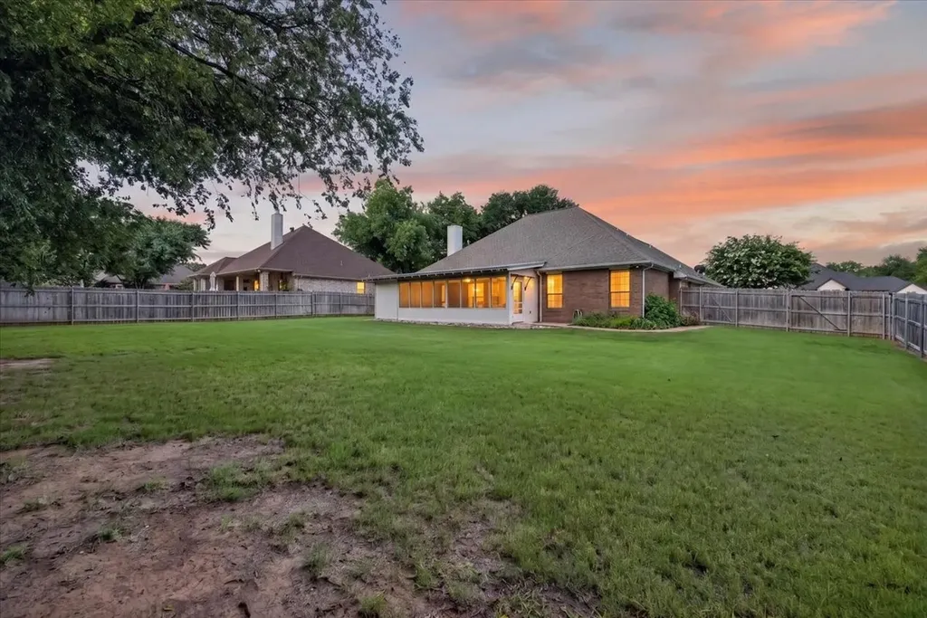 110 Heritage Place Glen Rose TX 76043