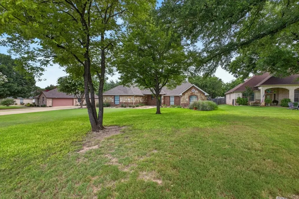 110 Heritage Place Glen Rose TX 76043