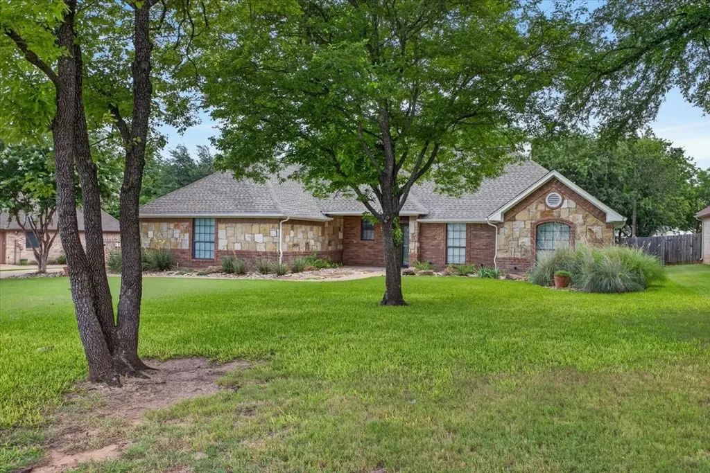 110 Heritage Place Glen Rose TX 76043