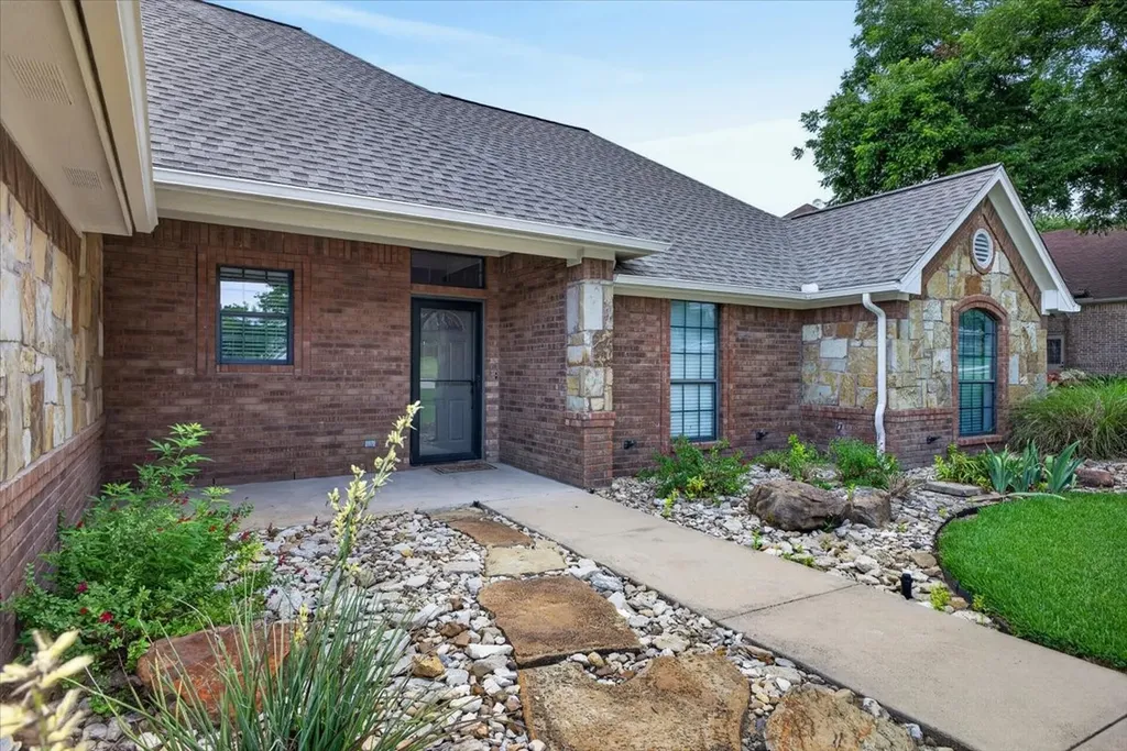 110 Heritage Place Glen Rose TX 76043
