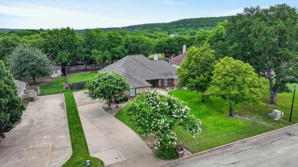 110 Heritage Place Glen Rose TX 76043