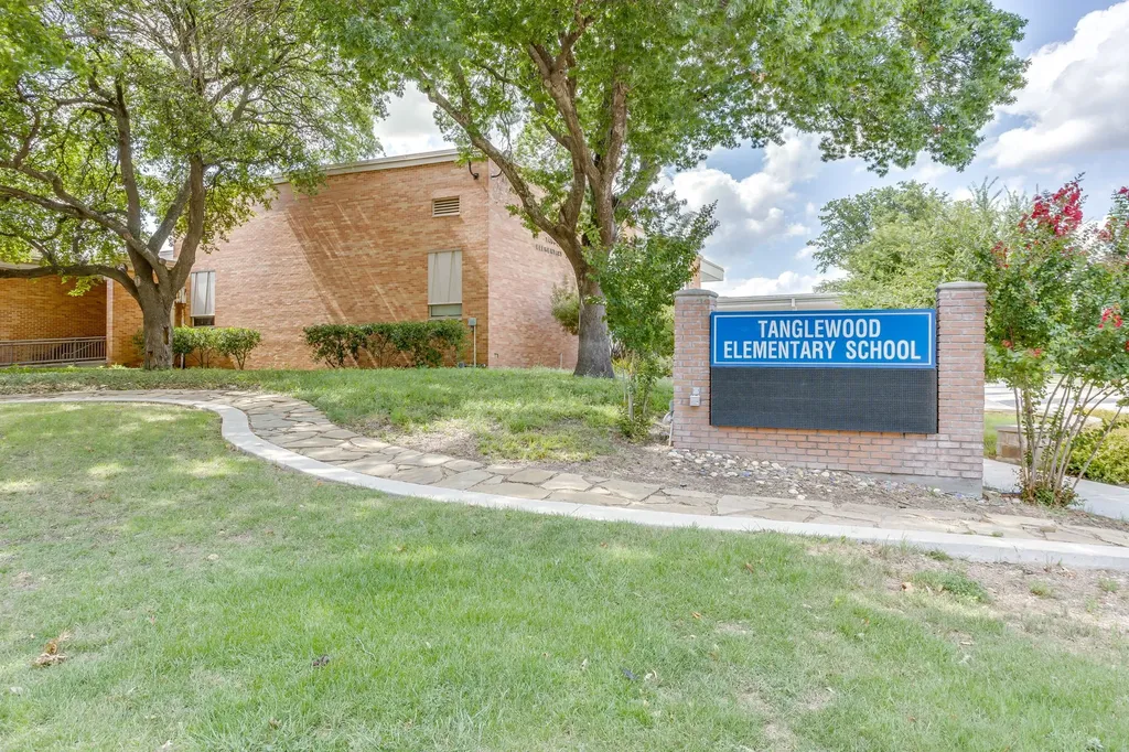 3000 Tanglewood Park W Fort Worth TX 76109