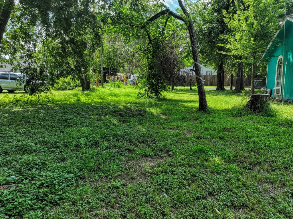 3907 Agnes Street Dallas TX 75210