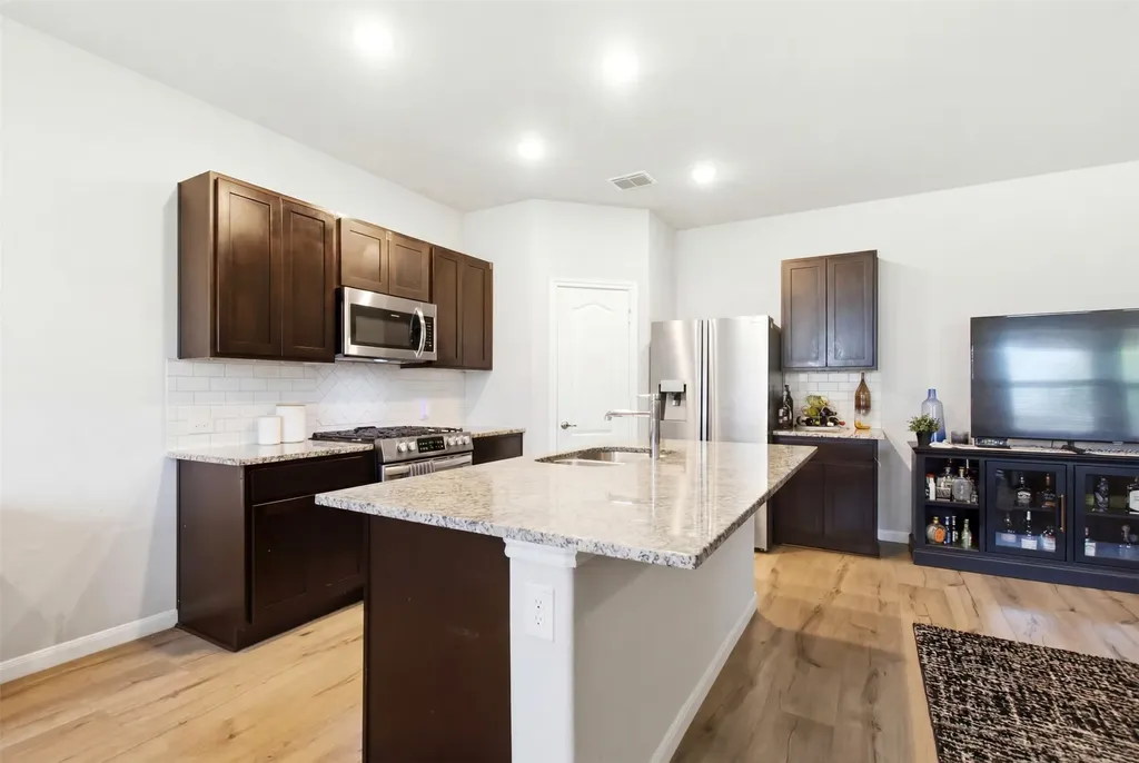 1136 Country Glen Drive Godley TX 76044