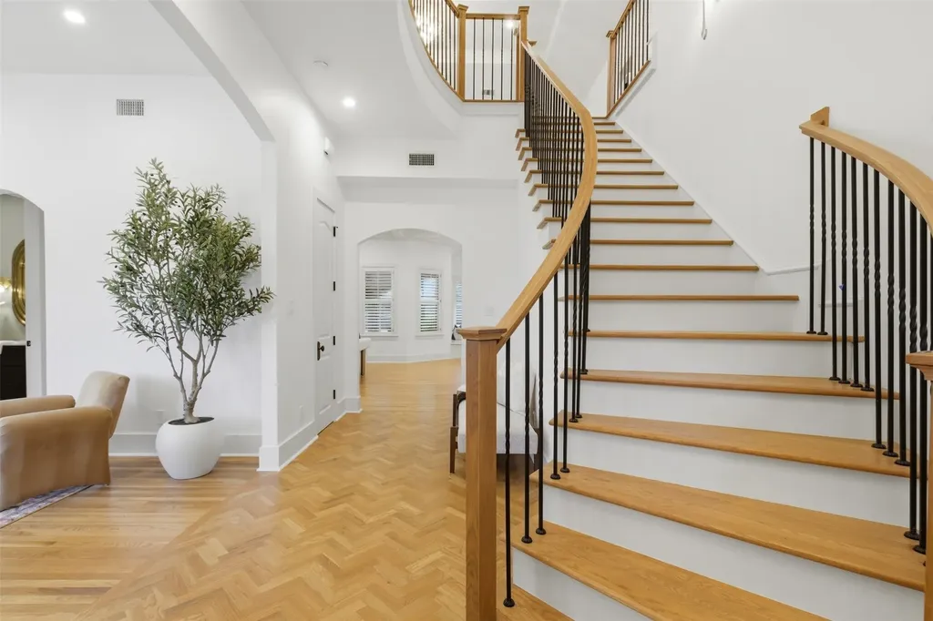 6743 Gaston Avenue Dallas TX 75214