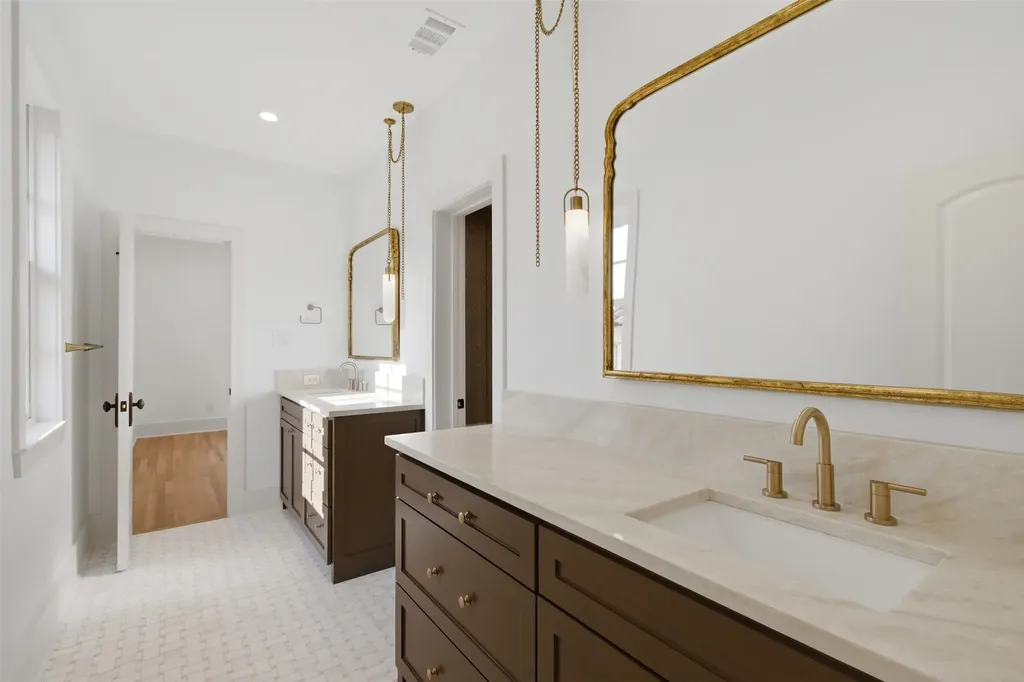 6743 Gaston Avenue Dallas TX 75214