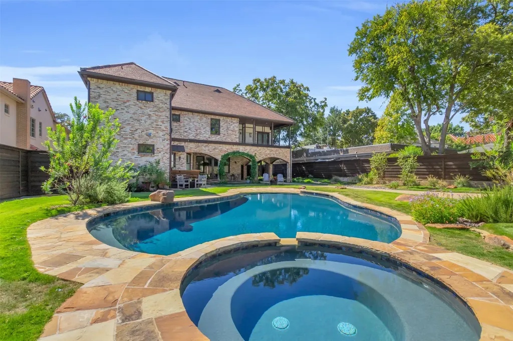 6743 Gaston Avenue Dallas TX 75214