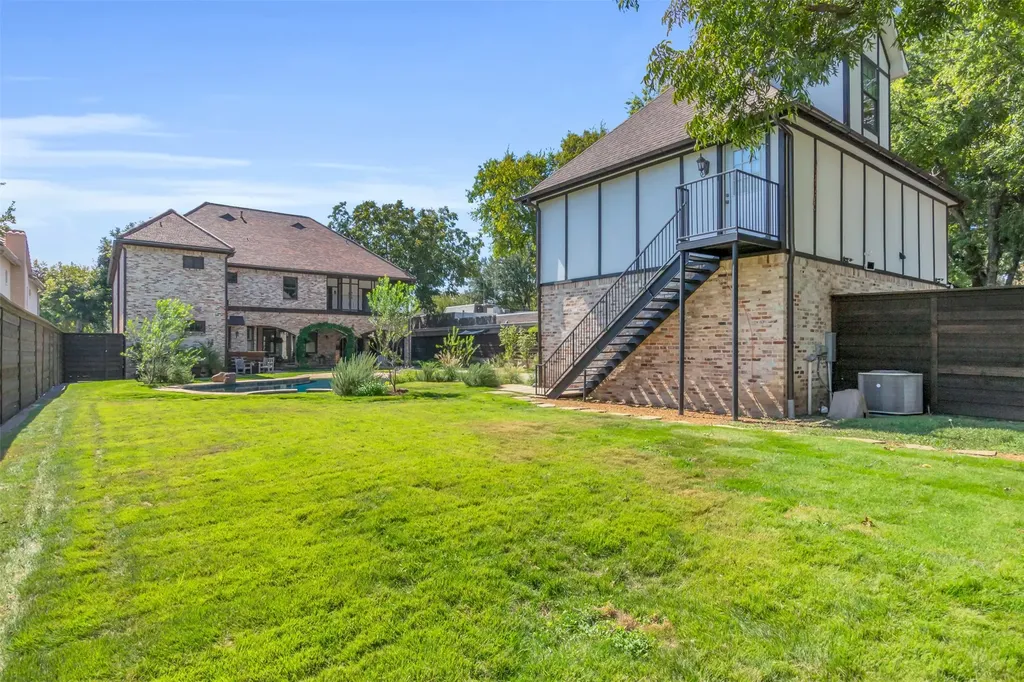6743 Gaston Avenue Dallas TX 75214