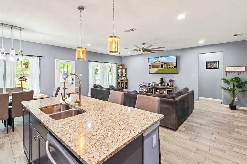 8112 Lakeshore Drive Kemp TX 75143