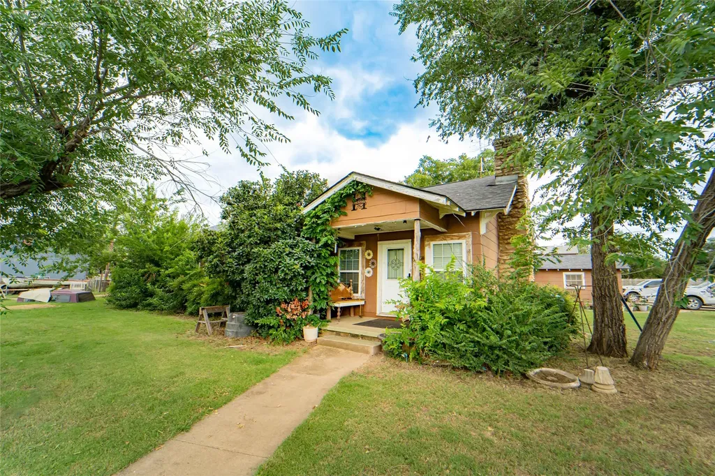 1211 W Hullum Street Breckenridge TX 76424